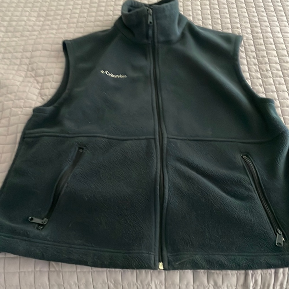 Columbia vest size large navy blue warm exc condition